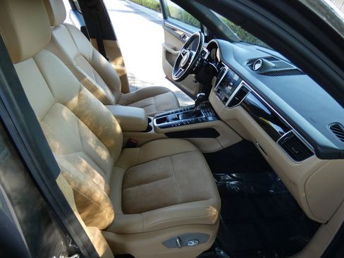 Used 2018 Porsche Macan Sport Edition image 25