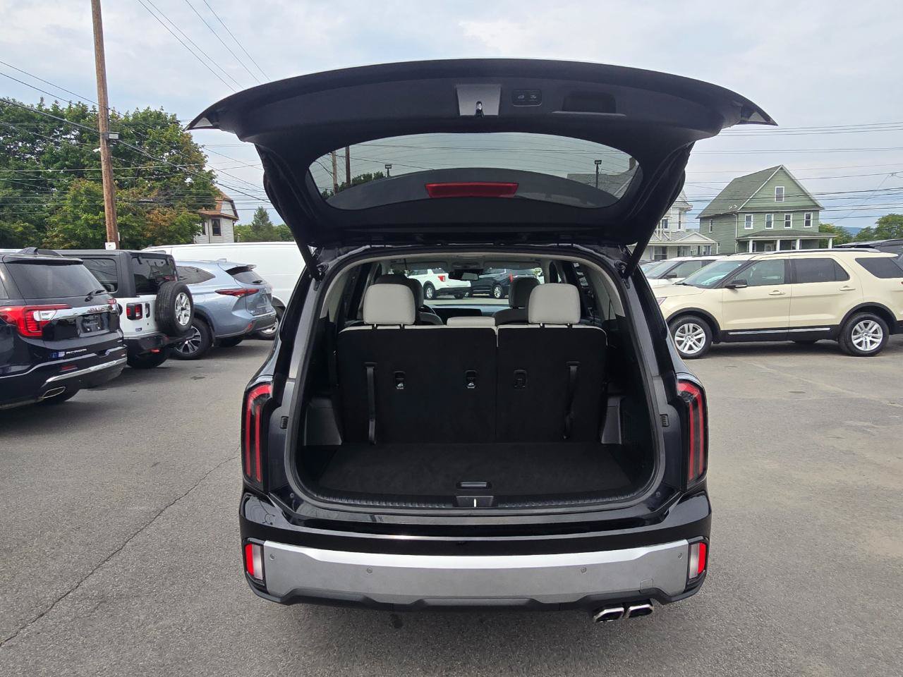 Used 2023 Kia Telluride EX w/ EX Captain's Chair Package AWD/4WD image 21