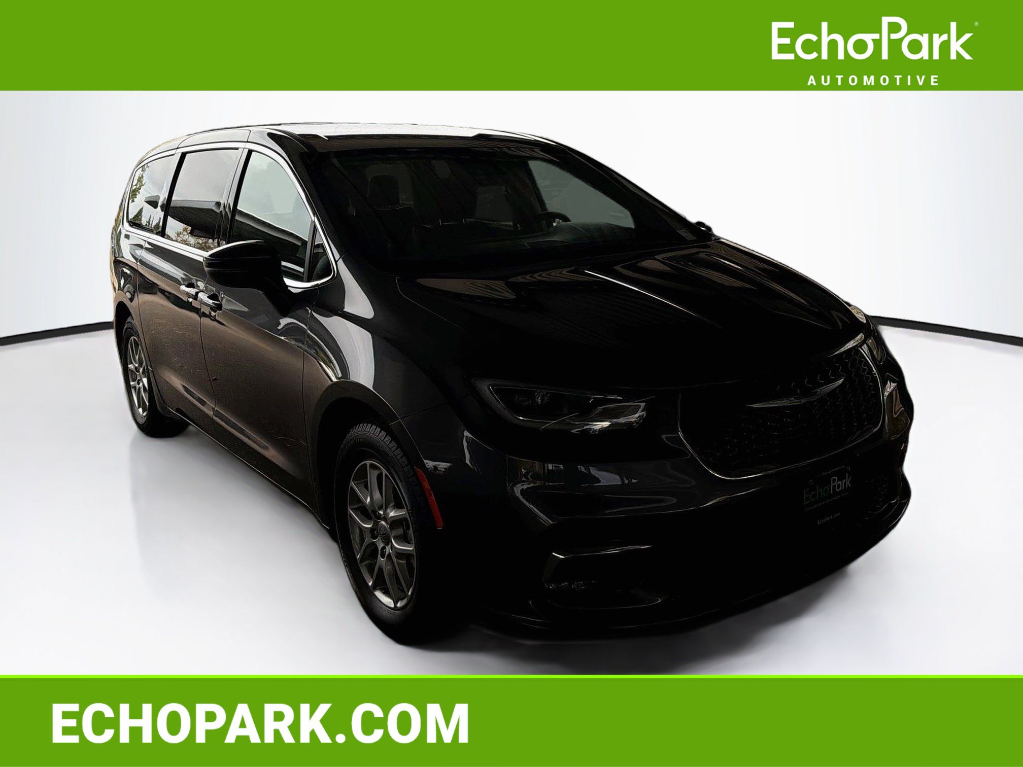 Used 2023 Chrysler Pacifica Touring-L FWD image 1