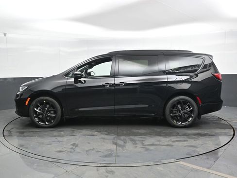 New 2026 Chrysler Pacifica Limited w/ S Appearance Package AWD/4WD image 7