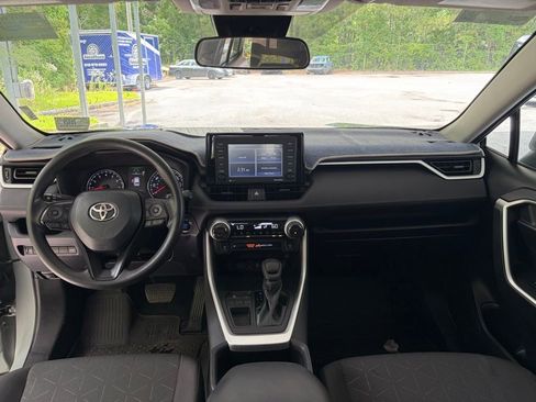 Used 2022 Toyota RAV4 XLE w/ Convenience Package FWD image 7
