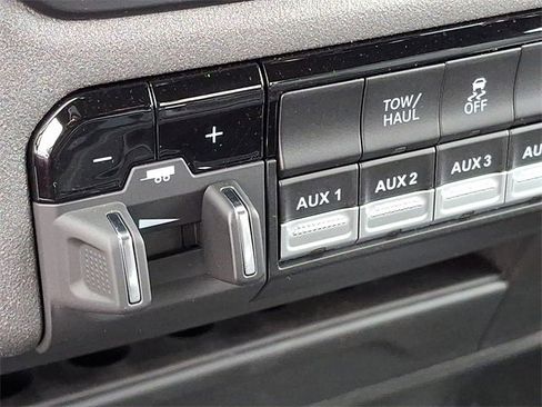 Used 2024 RAM 2500 Tradesman w/ Chrome Appearance Group image 17