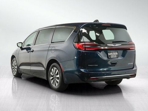 Used 2024 Chrysler Pacifica Limited FWD image 3