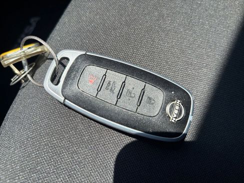 Used 2025 Nissan Versa SV FWD image 18