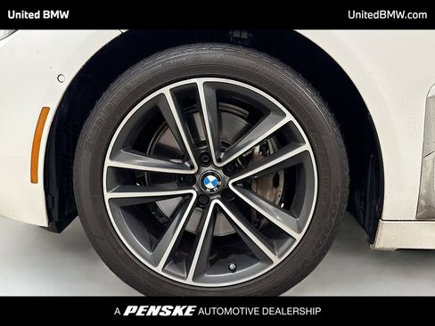 Used 2022 BMW 740i xDrive w/ Premium Package image 2