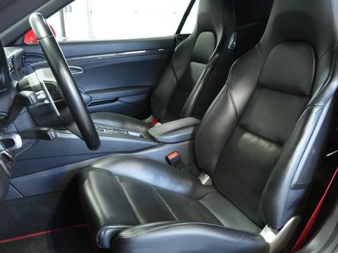 Used 2019 Porsche 911 Turbo image 5