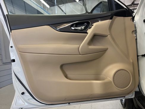 Used 2019 Nissan Rogue SV image 9