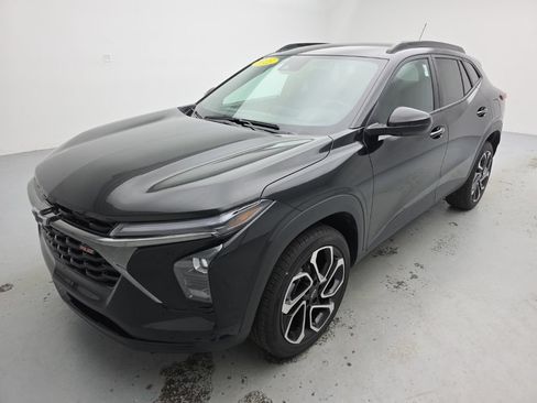 Used 2025 Chevrolet Trax RS FWD image 6