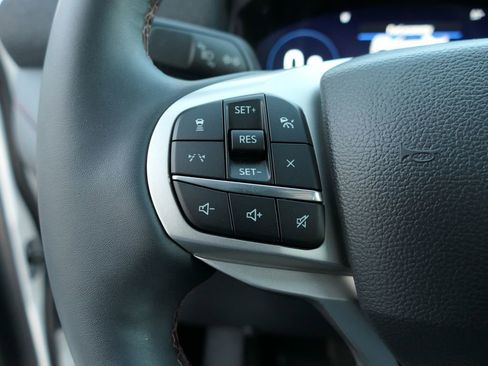 Used 2025 Ford Explorer Active w/ Active Comfort Package image 16