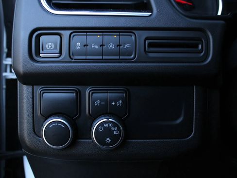 Used 2021 Chevrolet Tahoe LT image 17