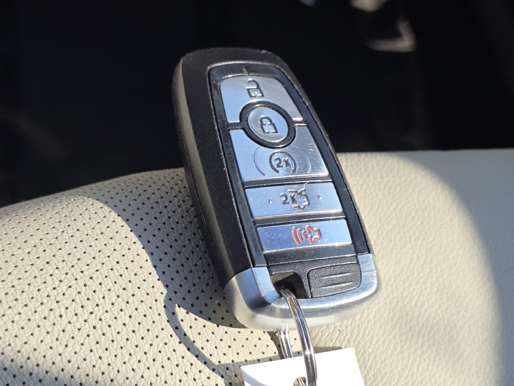 Used 2018 Ford Edge Titanium w/ Equipment Group 302A FWD image 27