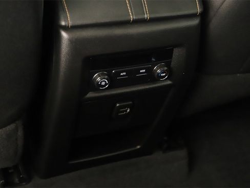 Used 2020 Chevrolet Traverse LT image 22