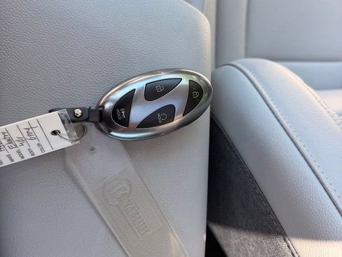 Used 2025 Hyundai Elantra Limited FWD image 41
