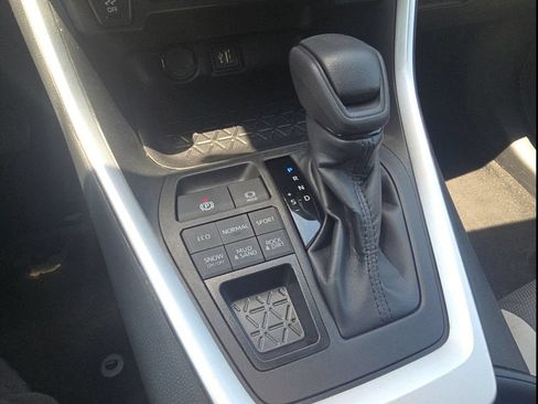 Used 2024 Toyota RAV4 XLE AWD/4WD image 18