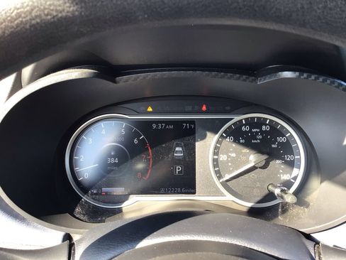 Used 2024 Nissan Versa SV FWD image 15
