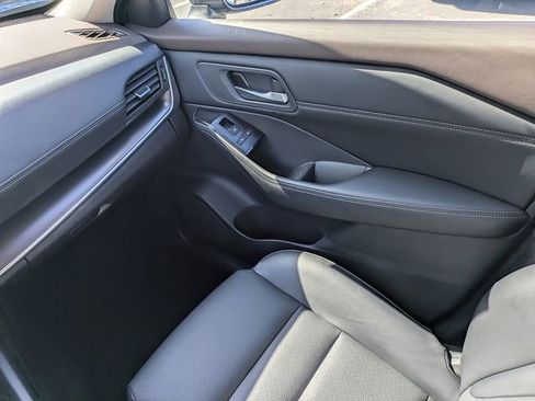 Used 2023 Nissan Rogue SV w/ SV Premium B Package image 16