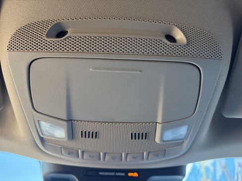 Used 2023 Ford Expedition Max XLT image 18