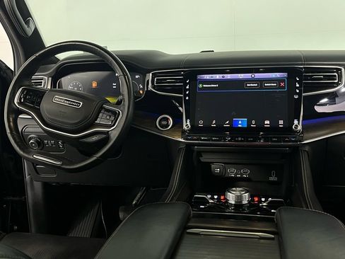 Certified 2022 Jeep Grand Wagoneer Series II w/ Convenience Group III image 18