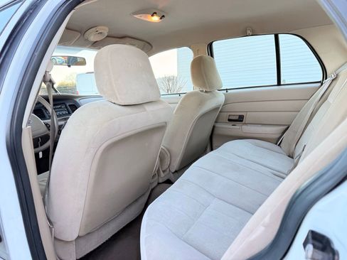 Used 2004 Ford Crown Victoria Police Interceptor image 17
