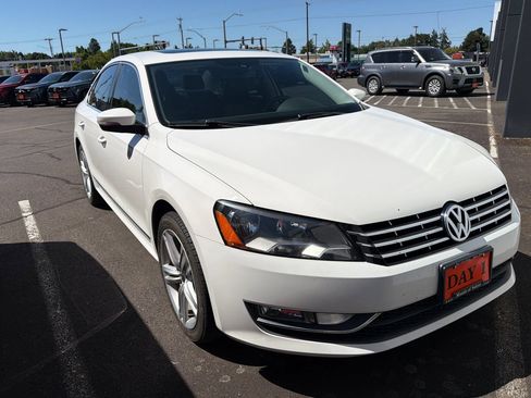 Used 2013 Volkswagen Passat TDI SE FWD image 2