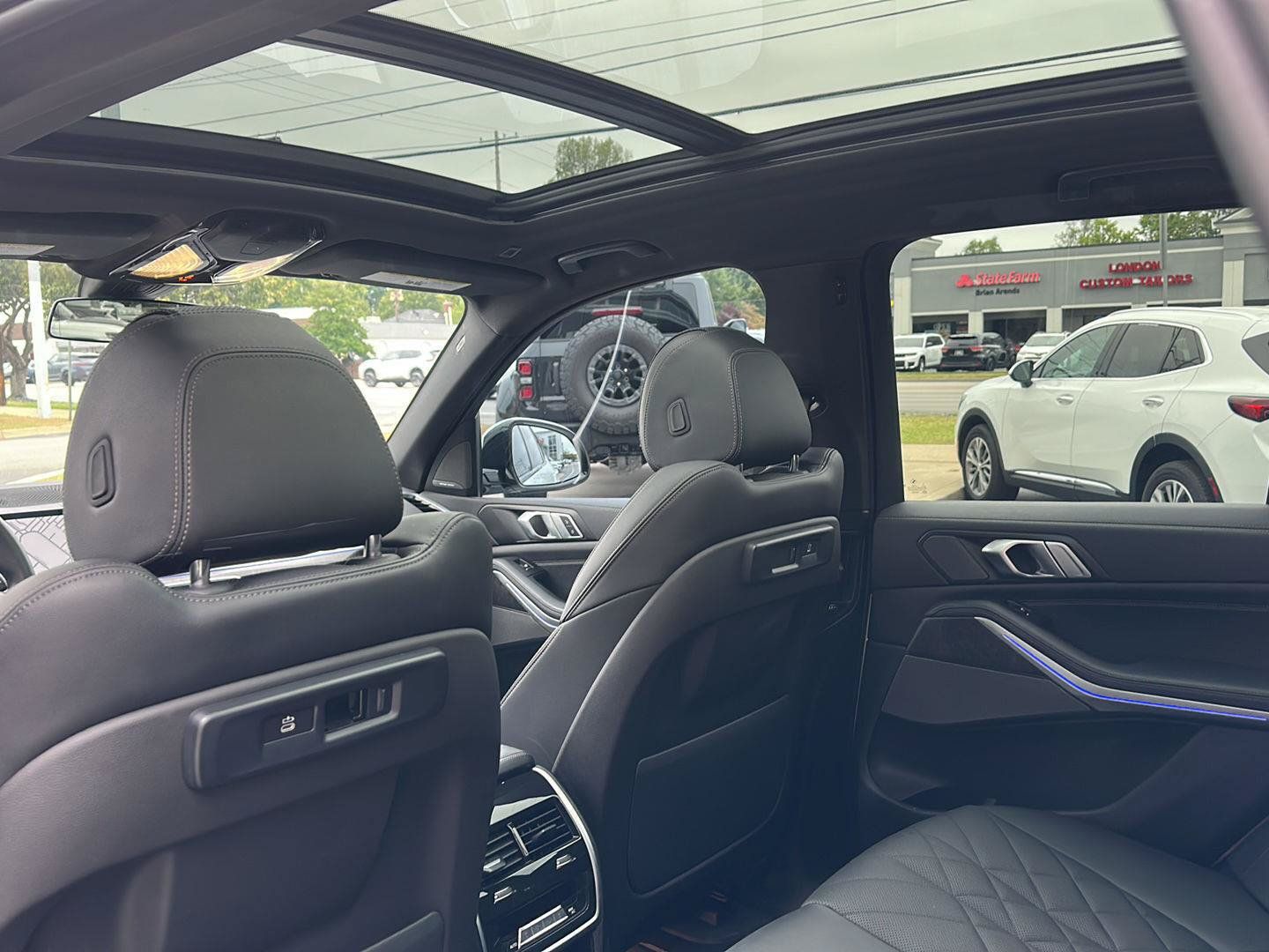 Used 2023 BMW X5 xDrive40i w/ M Sport Package AWD/4WD image 27