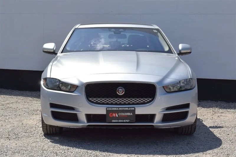 Used 2017 Jaguar XE Premium RWD image 7