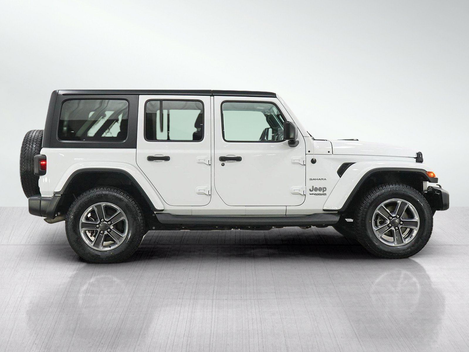 Used 2019 Jeep Wrangler Unlimited Sahara w/ Uconnect 4C Nav & Sound Group AWD/4WD image 6