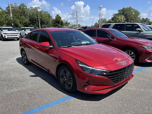 Used 2023 Hyundai Elantra SEL FWD image 2