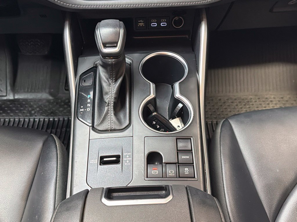 Used 2023 Toyota Highlander XLE FWD image 19