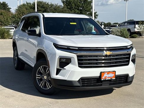 New 2026 Chevrolet Traverse LT w/ Enhanced Driving Package image 2