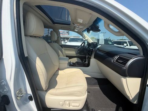 Used 2023 Lexus GX 460 Premium w/ Accessory Package AWD/4WD image 25