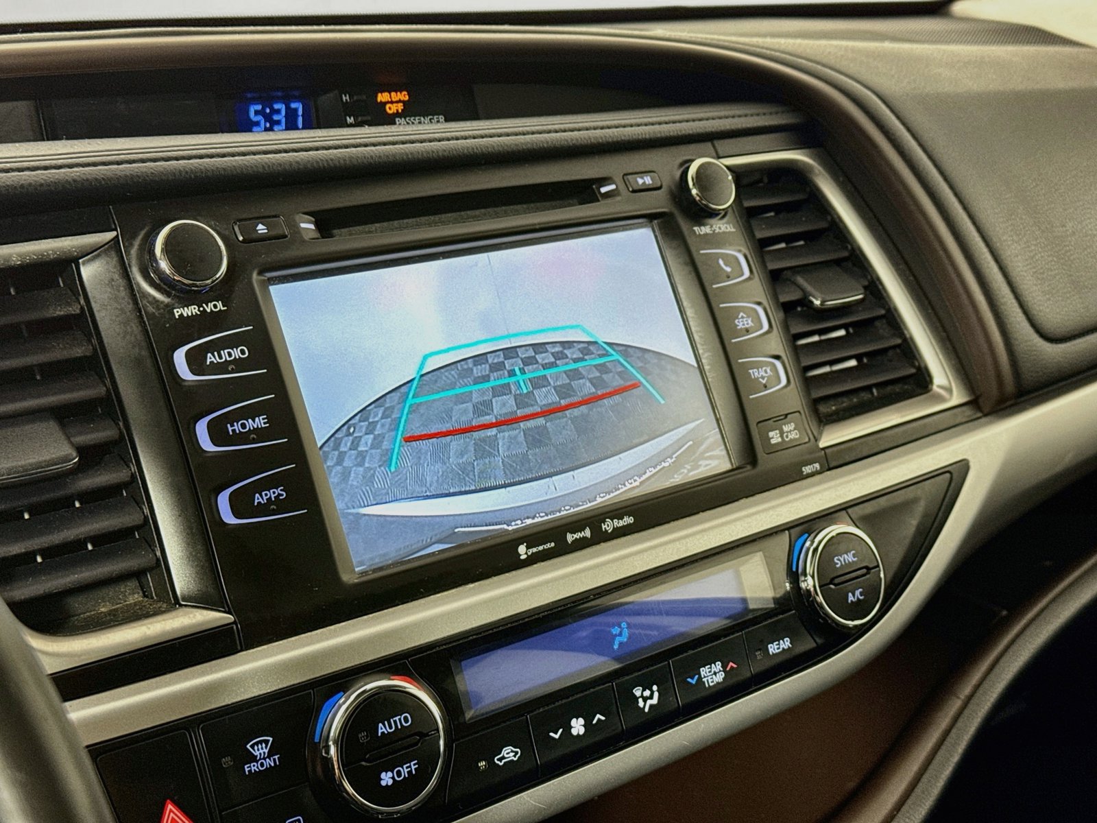 Used 2017 Toyota Highlander XLE AWD/4WD image 8