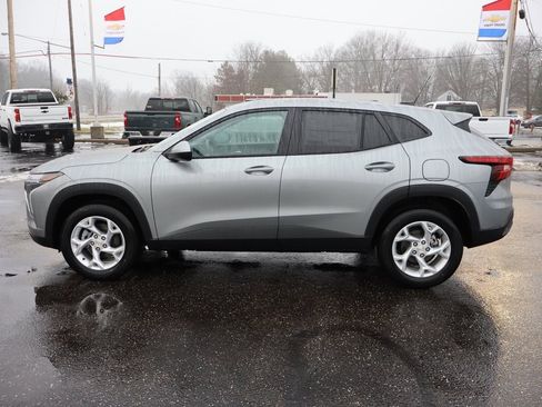 New 2026 Chevrolet Trax LS w/ LS Convenience Package image 17