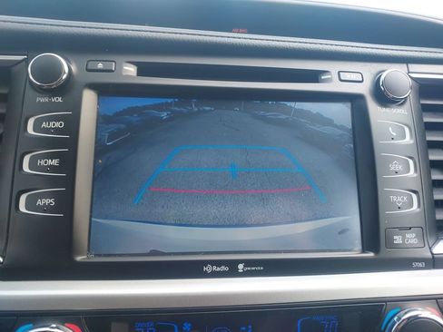 Used 2015 Toyota Highlander XLE AWD/4WD image 18