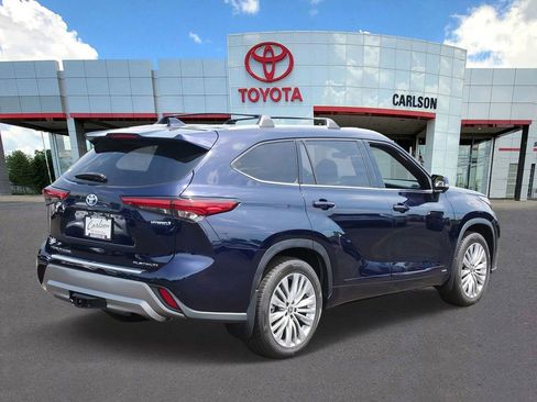 Used 2023 Toyota Highlander Platinum AWD/4WD image 5