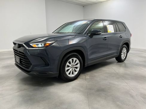 Used 2025 Toyota Grand Highlander FWD image 4