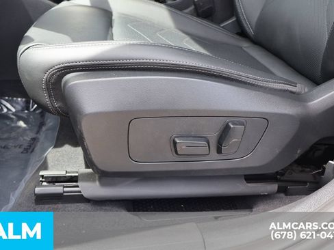 Used 2025 BMW X2 xDrive28i AWD/4WD image 11