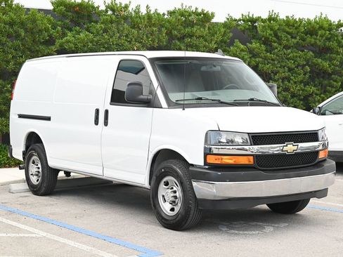 Used 2022 Chevrolet Express 2500 w/ Driver Convenience Package image 3