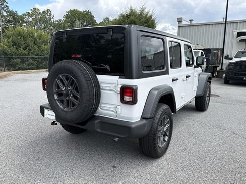 Used 2024 Jeep Wrangler Unlimited Sport AWD/4WD image 8