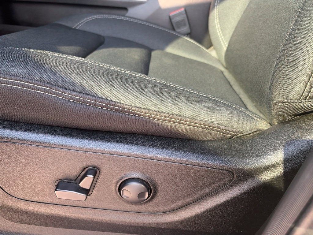 Used 2025 RAM 1500 Big Horn AWD/4WD image 24
