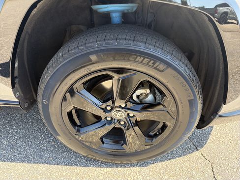 Used 2021 Toyota RAV4 XSE AWD/4WD image 22