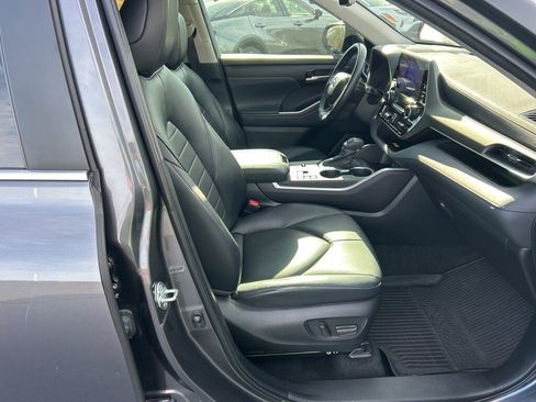 Used 2023 Toyota Highlander XLE image 22
