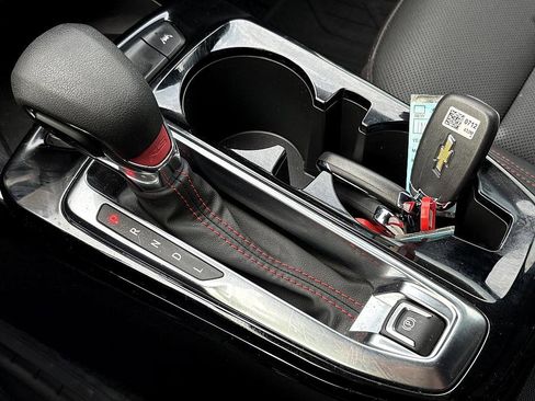 Used 2024 Chevrolet Trax RS w/ Sunroof Package image 24