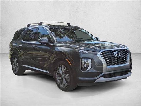Used 2022 Hyundai Palisade Limited w/ Winter Package FWD image 3