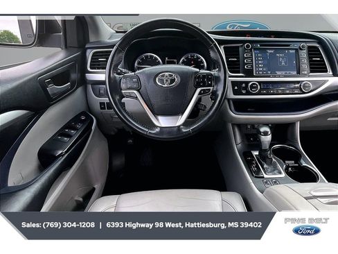 Used 2018 Toyota Highlander XLE FWD image 5