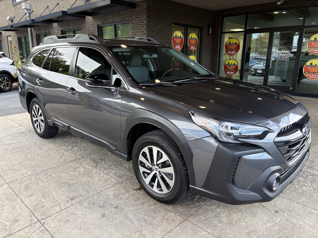 Used 2023 Subaru Outback Premium AWD/4WD image 4