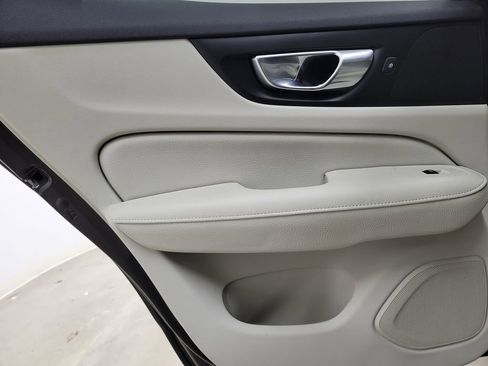 Used 2022 Volvo S60 B5 Inscription image 14