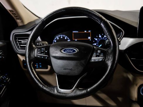 Used 2020 Ford Escape SEL image 16