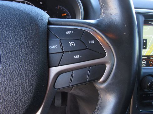 Used 2018 Jeep Grand Cherokee Altitude image 25