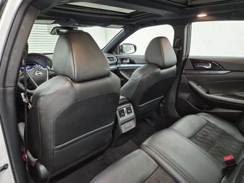 Certified 2023 Nissan Maxima SR w/ Sport Mat Group image 15